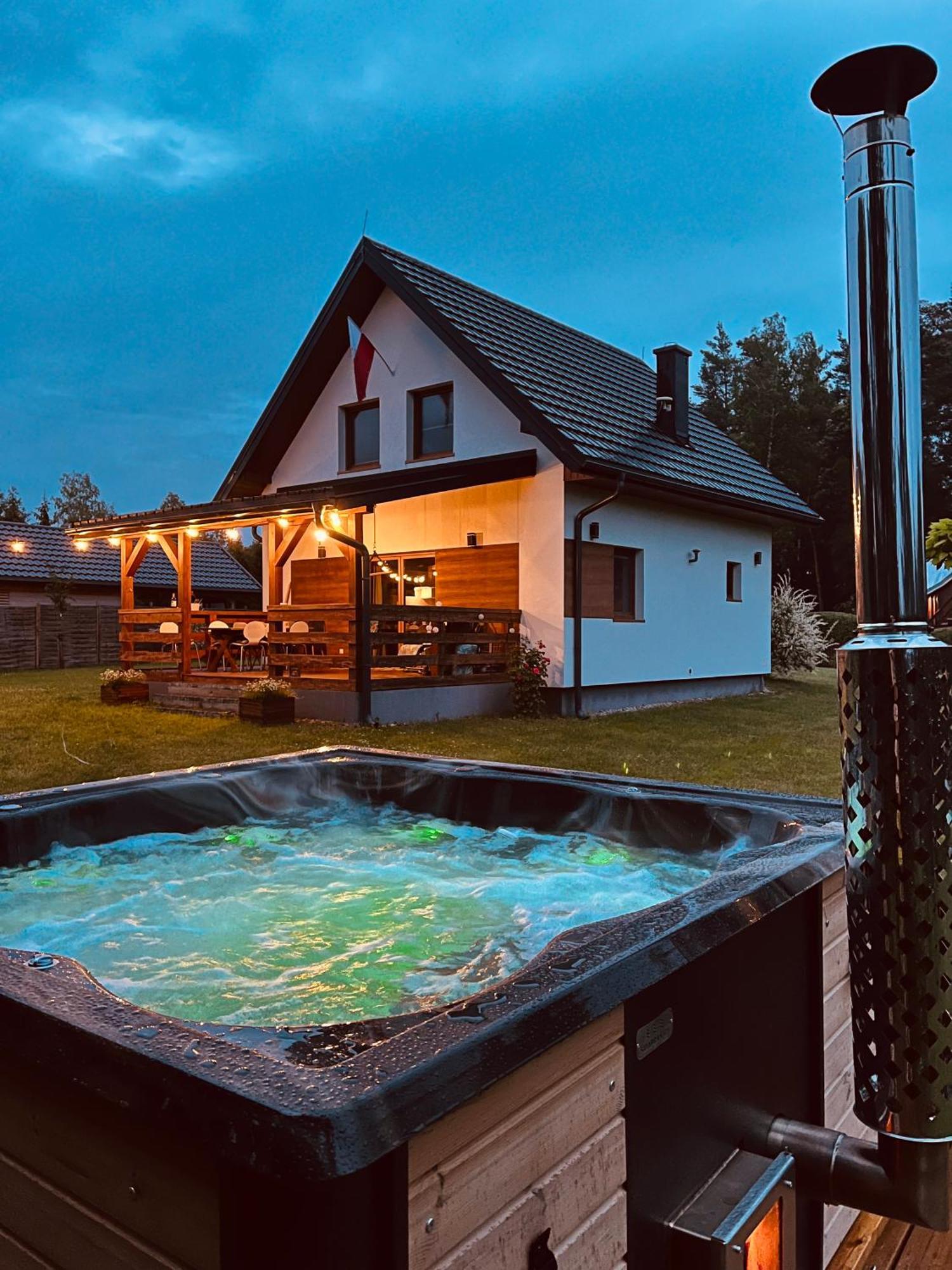Sumowo  Domek Z Kominkiem Nad Jeziorem Z Jacuzzi Ogrodowym מראה חיצוני תמונה